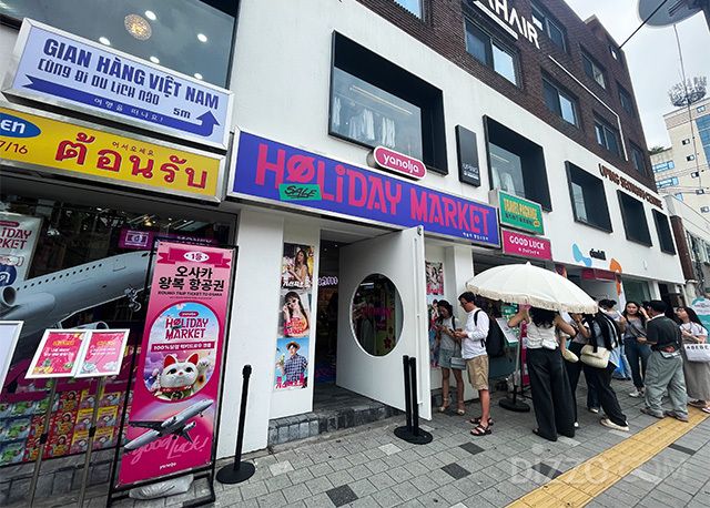 [현장취재] 무더위에도 길게 늘어선 입장 줄… 해외 인기 여행지를 테마로 차별화된 고객 경험 제공하는 '야놀자 홀리데이마켓' 
