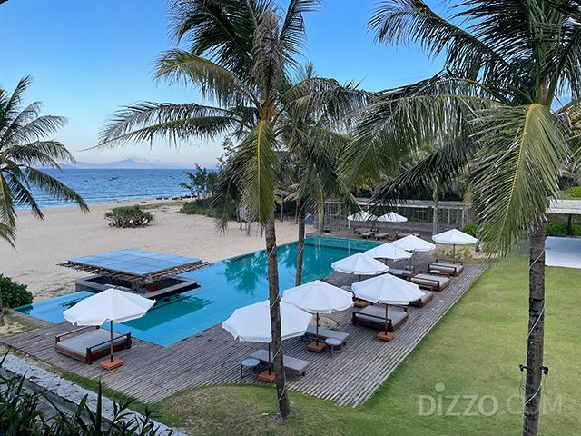 윙크 호텔의 제휴 비치 클럽인 '블러쉬 비치'