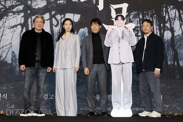 [종합] "김고은, 투잡 뛰는 거 아니야?" 감탄…현실 녹여낸 오컬트 '파묘'