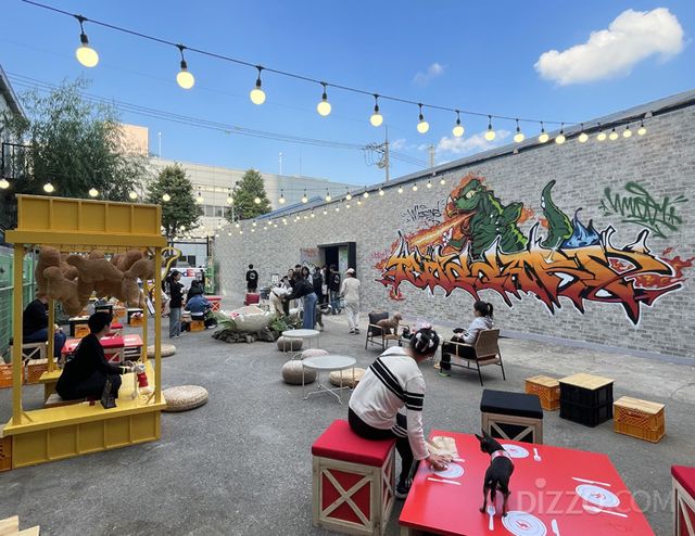 [현장취재] “용가리가 돌아왔다!” 어린 시절 감성 제대로 자극하는 ‘용가리 치킨 팝업’