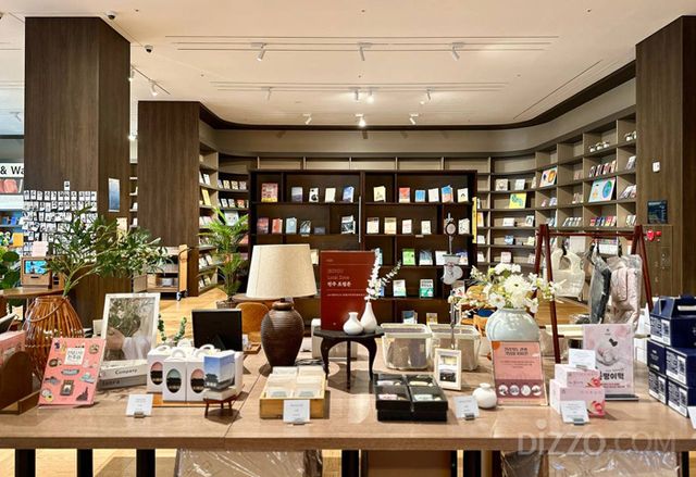 라한호텔 전주의 라이프스타일 북스토어&카페 ‘전주산책’