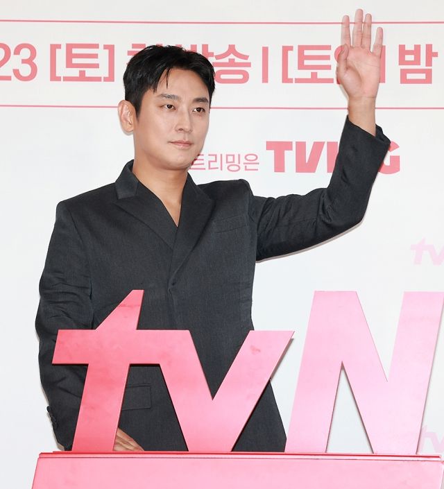 [종합] "핫팩 같은 작품되길"…주지훈X정유미, '사외다'로 '로코 장인' 노린다