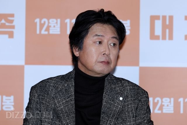 [종합] 평범하고 특별한 우리 가족에 관하여…김윤석X이승기 '대가족'