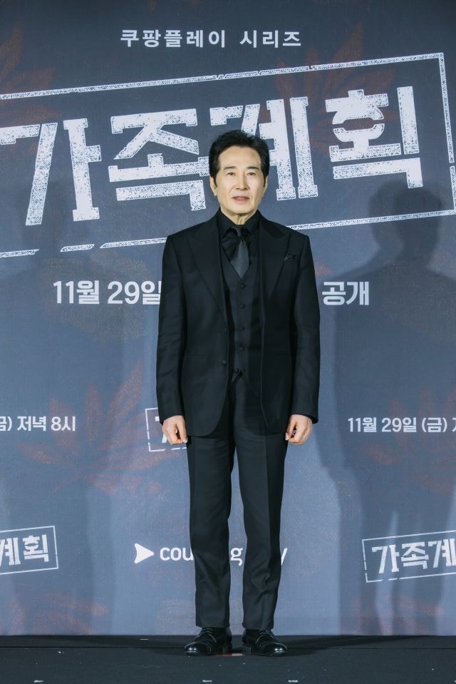 [종합] 본 적 없는 가족, 지구를 지켜라…배두나X류승범X백윤식X로몬X이수현 '가족계획'