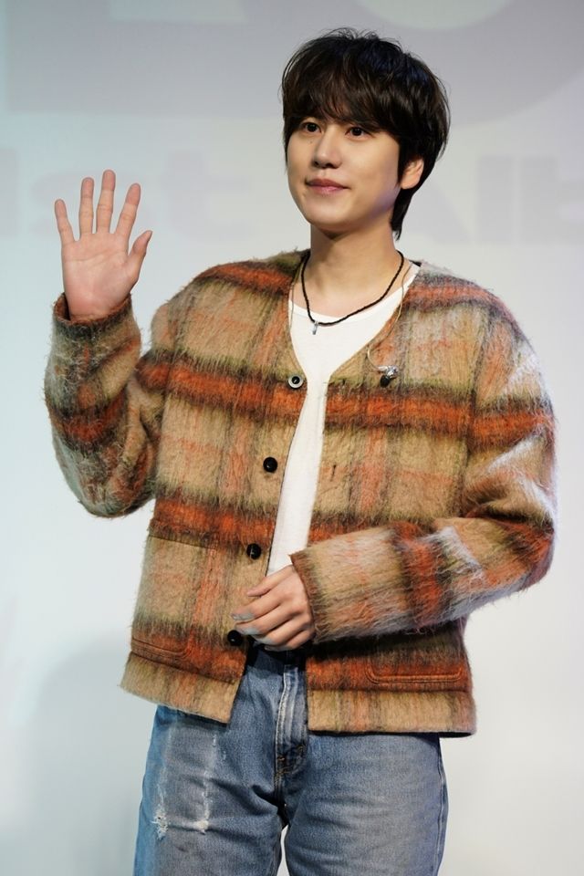 [종합] "하나의 공연을 보는 듯한 느낌으로"…규현처럼, 다채로운 'COLORS'