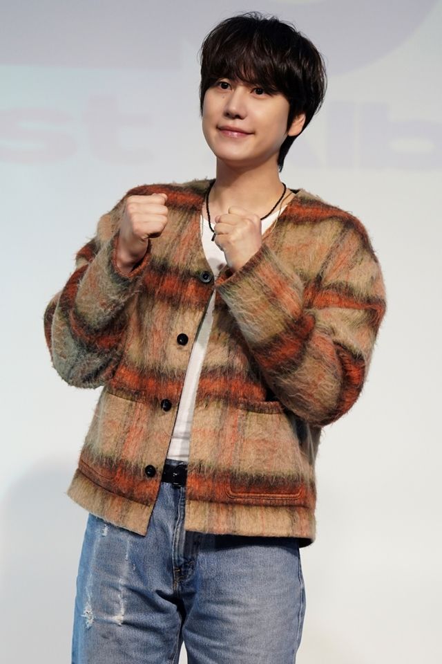 [종합] "하나의 공연을 보는 듯한 느낌으로"…규현처럼, 다채로운 'COLORS'