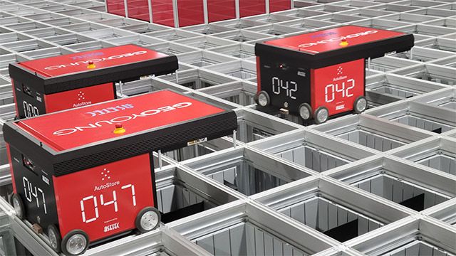 지오영 스마트허브센터에 국내 의약품 유통업계 최초로 도입된 오토스토어 시스템. 80대의 로봇이 트랙을 돌며 하루 최대 60만개의 의약품을 출고한다. /사진 제공=지오