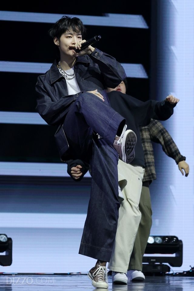 갓세븐 제이비, 첫 솔로 정규앨범으로 컴백…스웨그 넘치는 무대 장인[포토]