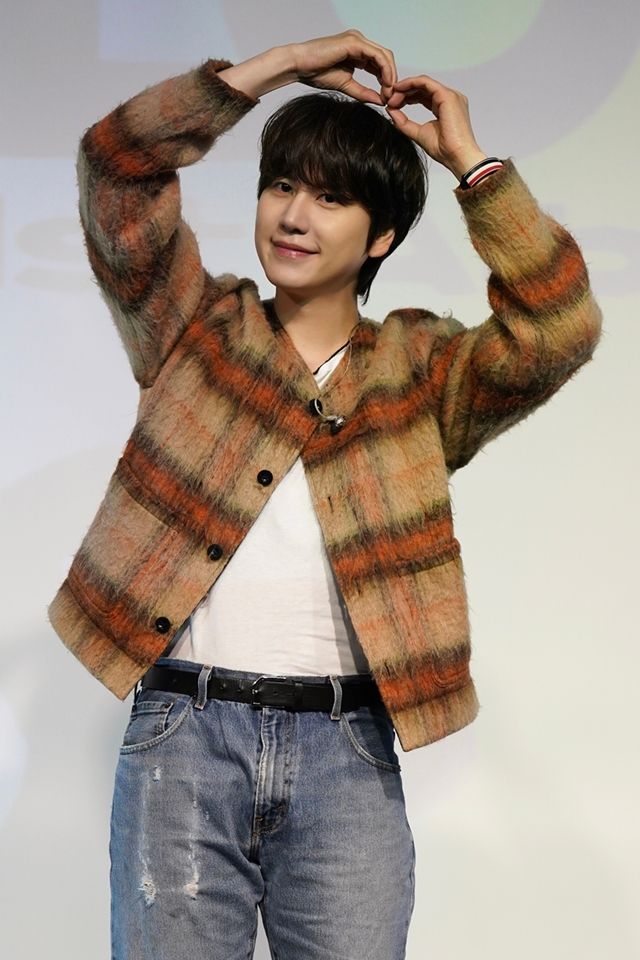 [종합] "하나의 공연을 보는 듯한 느낌으로"…규현처럼, 다채로운 'COLORS'