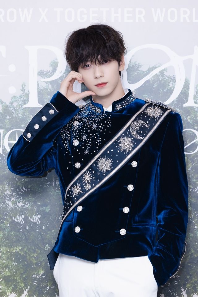 [종합] "오래 보고 싶은 팀 되고파"…데뷔 6년 차 투바투의 로맨틱한 진심 '오버 더 문'