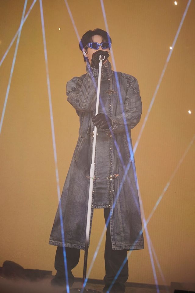 [공연뷰] "제 노래는 여러분 곁을 떠나지 않을 것"…도영의 '시리도록 눈부신' 청춘 찬가