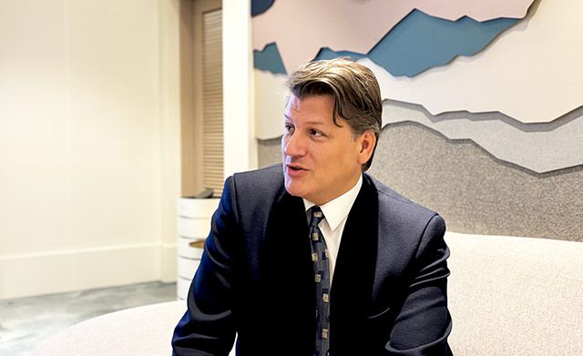 로드리고 바실리카티 피에르가르뎅 CEO가 지난 10월 26일 본지와의 인터뷰에서 한국의 패션과 브랜드 철학에 대해 이야기하고 있다./사진=송정현