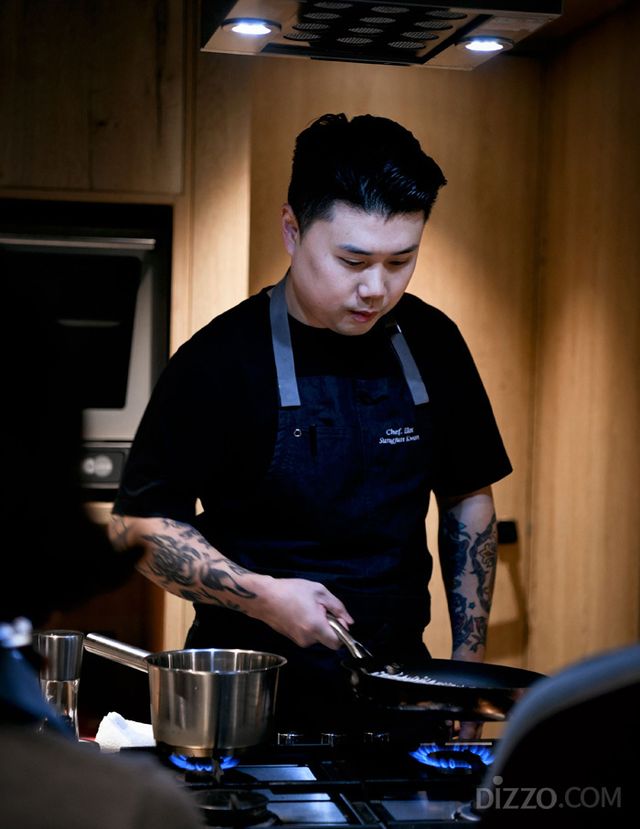 권성준 셰프가 요리 시연하고 있는 모습(사진제공=스마트카라)