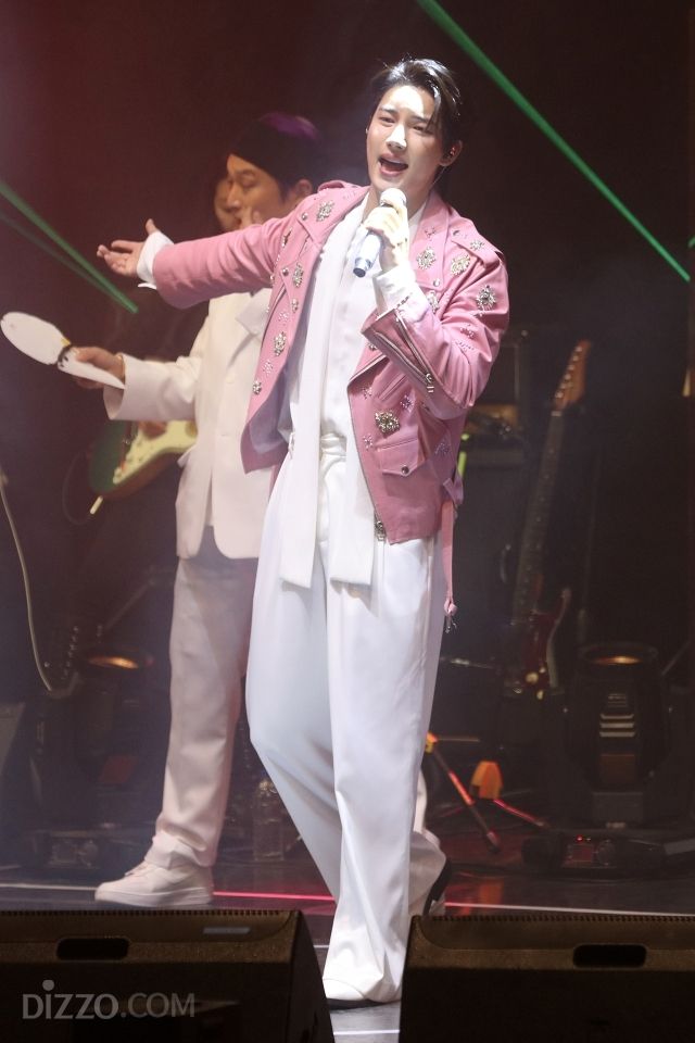 [공연뷰] 데뷔 12년만에 이룬 '팀 노지훈', 팬 덕분에 꿈이룬 축구소년…재하·남우현 지원사격