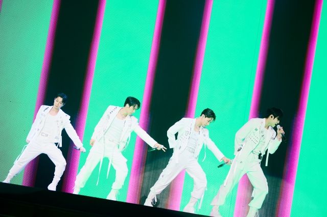 [공연뷰] "비스트와 뷰티, 오래도록 노래하자"…팀명 되찾은 하이라이트의 다짐