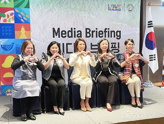 (왼쪽부터) 마리아 아포 필리핀 관광부 한국 지사장, 마리아 테레사 디존-데 베가 주한 필리핀 대사, 크리스티나 가르시아 프라스코 필리핀 관광부 장관, 베르나 부엔수세소 차관, 마리아 리카 부에노 차관보(사진촬영=서미영 기자)