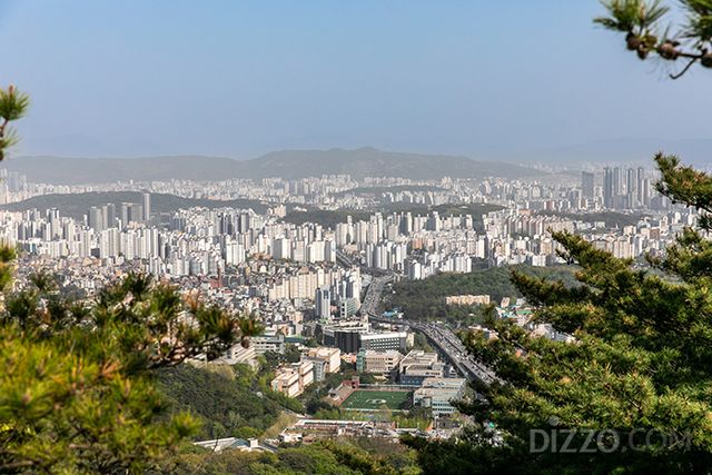 19코스 – 형제봉으로 가는 길에서 보이는 서울 전경(사진제공=서울관광재단)