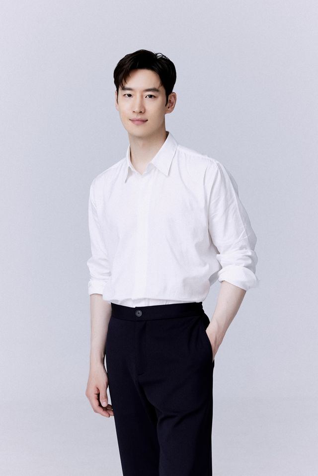 [인터뷰] 이제훈 "작품으로 목소리를 낼 수 있는 배우였으면 좋겠다"