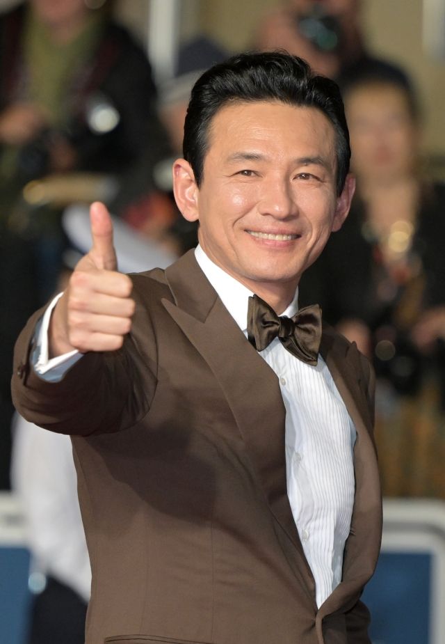 황정민X정해인X류승완 감독 '베테랑2'에 이어진 호평…칸에서 10분 기립박수