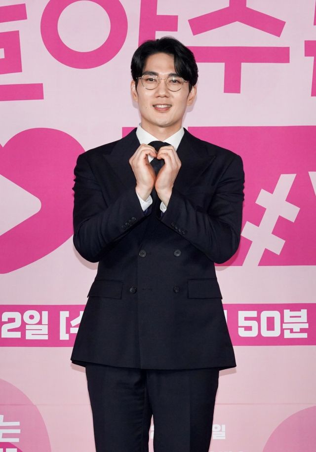 [종합] "'놀아주는 여자'는 엄태구로부터 시작"…'로코까지 되는 배우' 수식어 얻을까