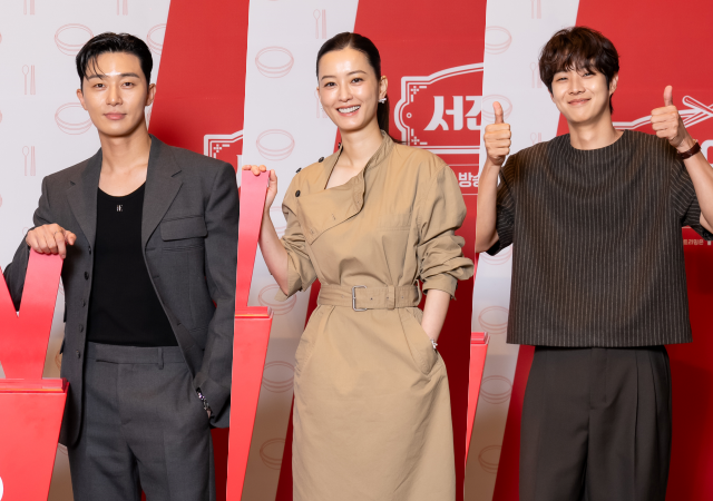 [종합] 달라진 이서진→'황금인턴' 고민시…곰탕만큼 뜨끈한 케미 '서진이네2'