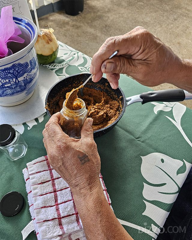 티니안에서는 집집마다 다른 도니살리 핫 페퍼 소스 레시피를 갖고 있다.