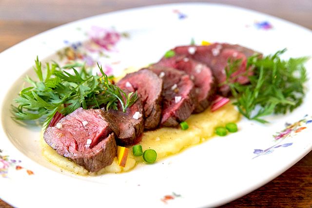 홍신애 셰프는 이날 호주청정우의 목초육으로 요리한 스테이크를 선보였다./사진=디조닷컴