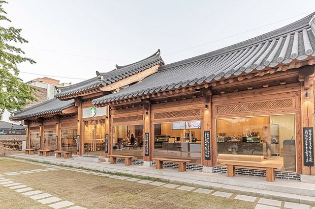 100년 이상의 고택을 활용한 대구종로고택점 외부 전경./사진=스타벅스