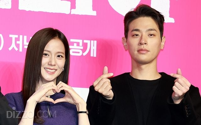 [종합] "불행 속 아이러니한 작은 희망"…박정민·지수가 찾은 색다른 '뉴토피아'