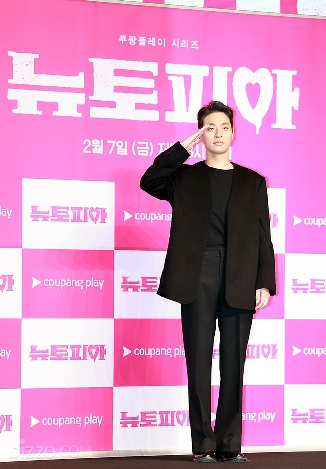 [종합] "불행 속 아이러니한 작은 희망"…박정민·지수가 찾은 색다른 '뉴토피아'