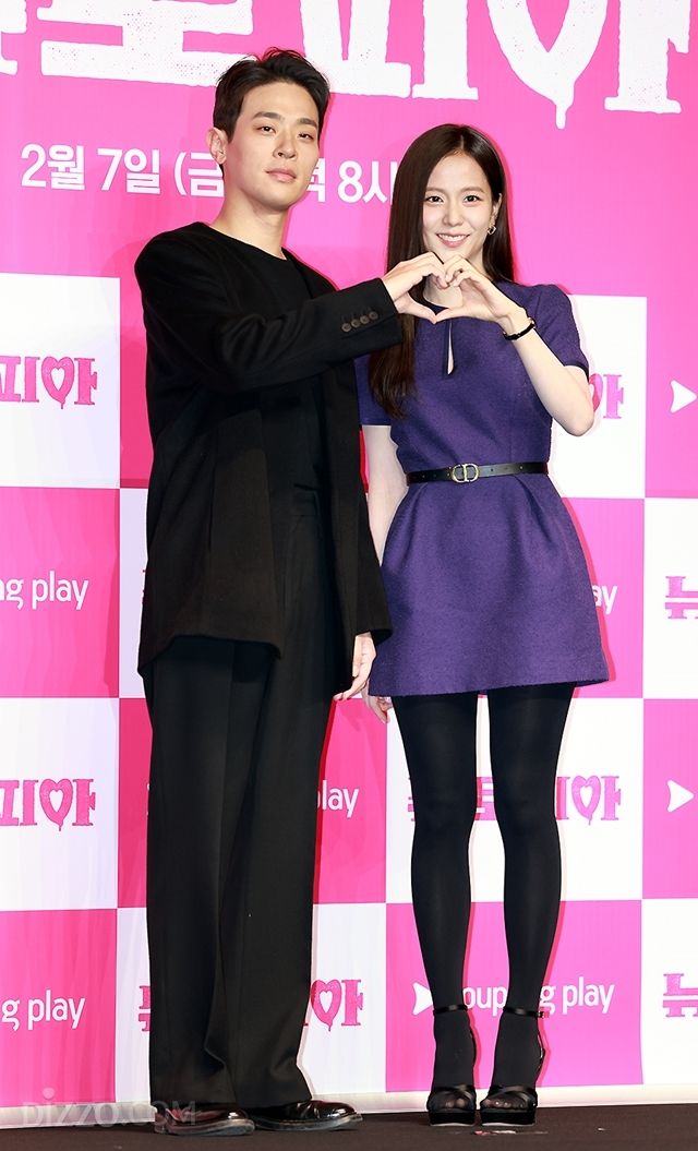 [종합] "불행 속 아이러니한 작은 희망"…박정민·지수가 찾은 색다른 '뉴토피아'