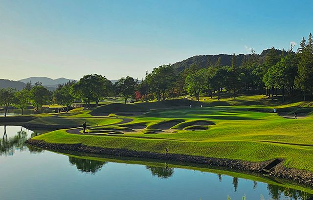 7번홀 그린 주변 벙커가 인상적이다.