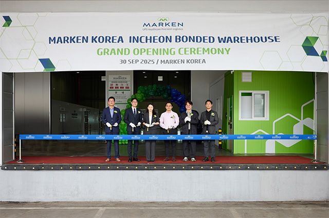 9월 30일 인천국제공항에서 열린 마켄코리아 바이오의약품 전용 콜드체인 보세물류센터 개소식에서 주요 관계자들이 테이프 커팅을 하고 있다. /사진 제공=마켄코리아