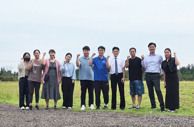 기린빌라리조트 이인경 총지배인과 직원들의 모습