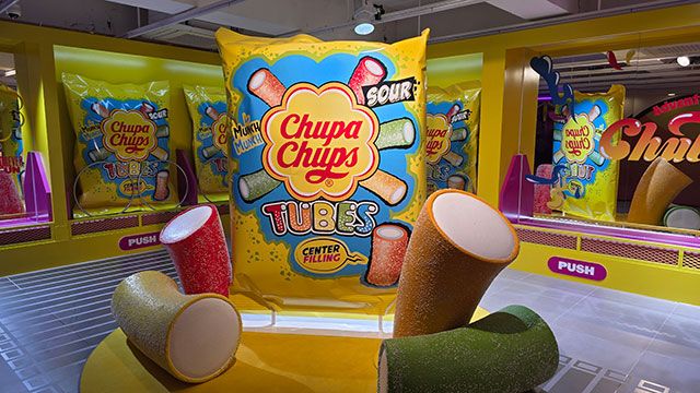 1층에는 츄파춥스 신제품 사워 튜브외에도 다양한 굿즈 제품과 자판기 등 이색공간이 마련되어 있다./사진=김경희