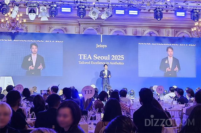 제이시스메디칼 강동환 의장이 서울 강남에서 열린 글로벌 심포지엄 ‘Jeisys TEA Seoul 2025’에서 발표를 진행하고 있다. /사진=김정아 기자