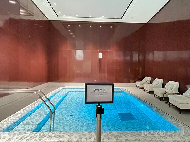 코트야드 메리어트 평택 실내 수영장의 성인 전용 풀(사진촬영=서미영 기자)