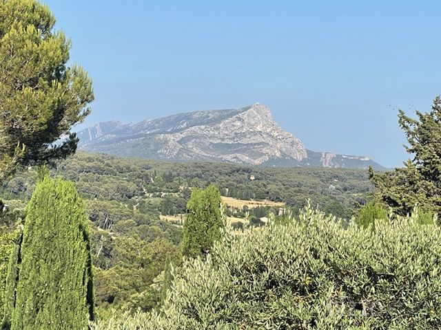 '화가들의 정원'에서 마주한 생트빅투아르 산(사진촬영=서미영 기자)