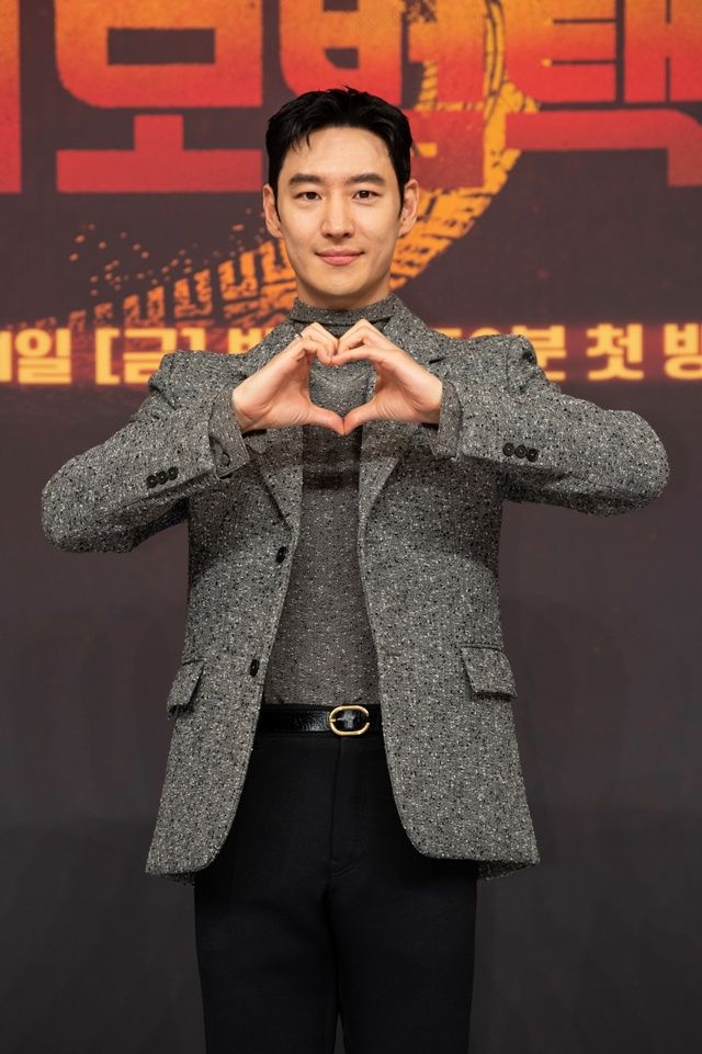 [종합] "마지막처럼 모든 것을 쏟아냈다"…이제훈, 세 번째 '모범택시' 운행 준비 완료