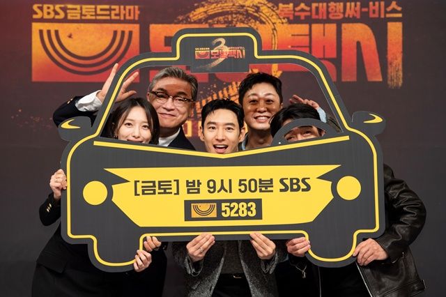 [종합] "마지막처럼 모든 것을 쏟아냈다"…이제훈, 세 번째 '모범택시' 운행 준비 완료