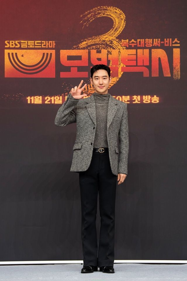 [종합] "마지막처럼 모든 것을 쏟아냈다"…이제훈, 세 번째 '모범택시' 운행 준비 완료