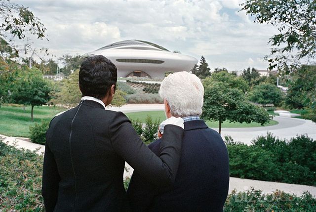 멜로디 홉슨(왼쪽) & 조지 루카스(오른쪽) © 2025 Dow Jones & Company, Inc. All rights reserved. Photograph by Deanna and Ed Templeton