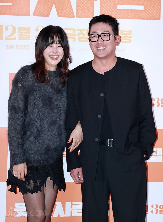 하정우X공효진X이하늬X김동욱, 우주로 가는 19禁 말맛 케미…'윗집 사람들' 현장 [종합]