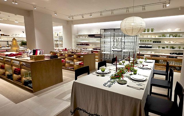 크리스마스시즌에 맞춰 연말 분위기의 소품과 인테리어로 연출됐다./사진=김경희