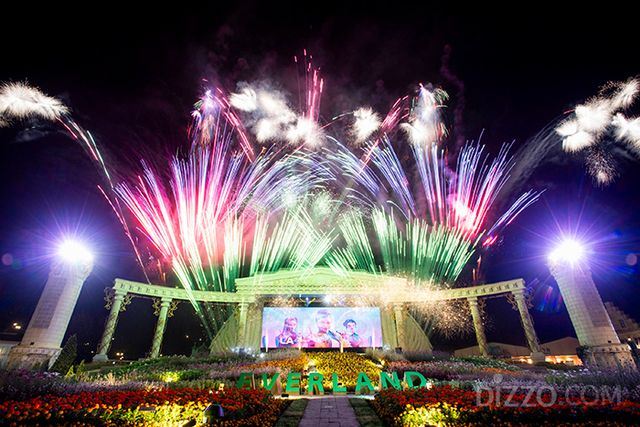 에버랜드 포시즌스가든에서 펼쳐지는 '케이팝 데몬 헌터스 싱어롱 불꽃쇼' 현장