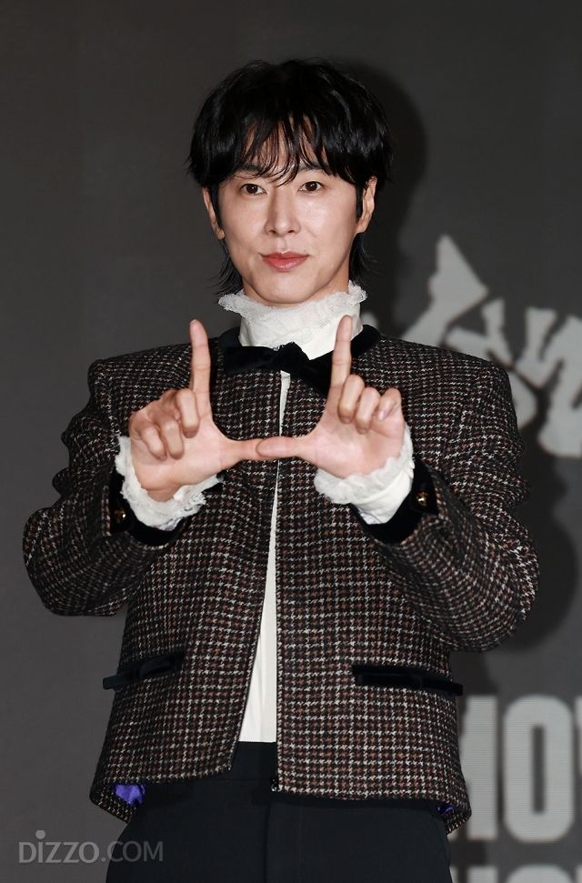 [종합] 'I-KNOW'에 집약한 유노윤호의 네 번째 레슨…"'페이크앤다큐' 비교해 듣기"