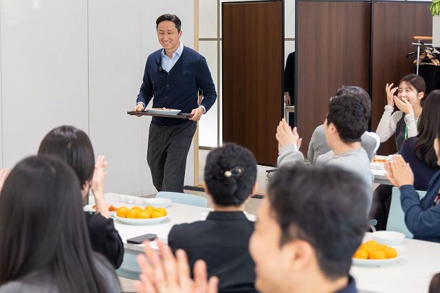 지난 5일 HD현대가 경기도 판교 HD현대 글로벌R&D센터에서 진행된 '김장 나눔 봉사'를 진행했다/HD현대