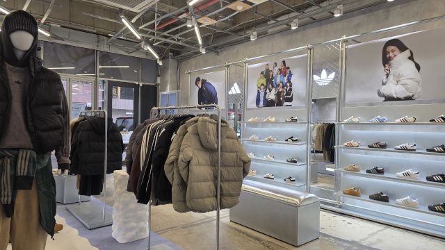 ABC마트, 아디다스와 ‘겨울 캠핑’ 콘셉트 성수 팝업 내부 전경./사진=김경희