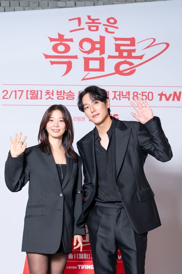 [종합] "누구나 마음속에 '흑염룡'이 있다"…문가영·최현욱의 '봉인해제 로맨스'