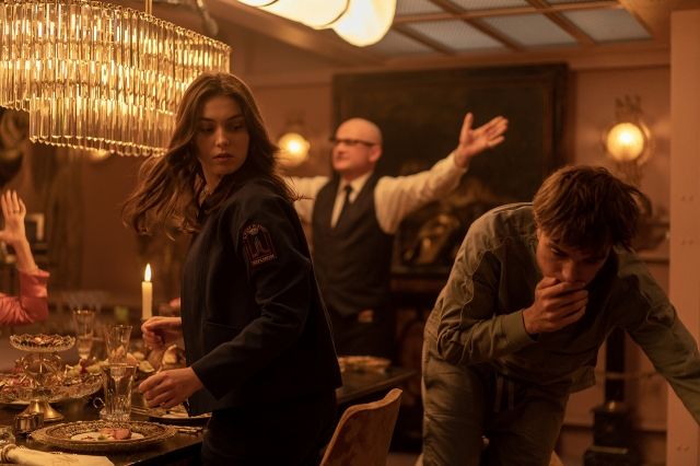 이런 세상을 살아가는 '소시민 17'에게 응원 버튼 꾹…'미키 17' [리뷰]